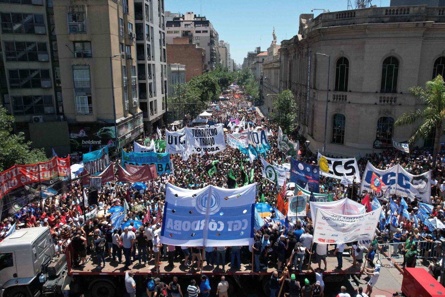 Argentina: Tens of thousands take to the streets to protest Milei's far-right reforms