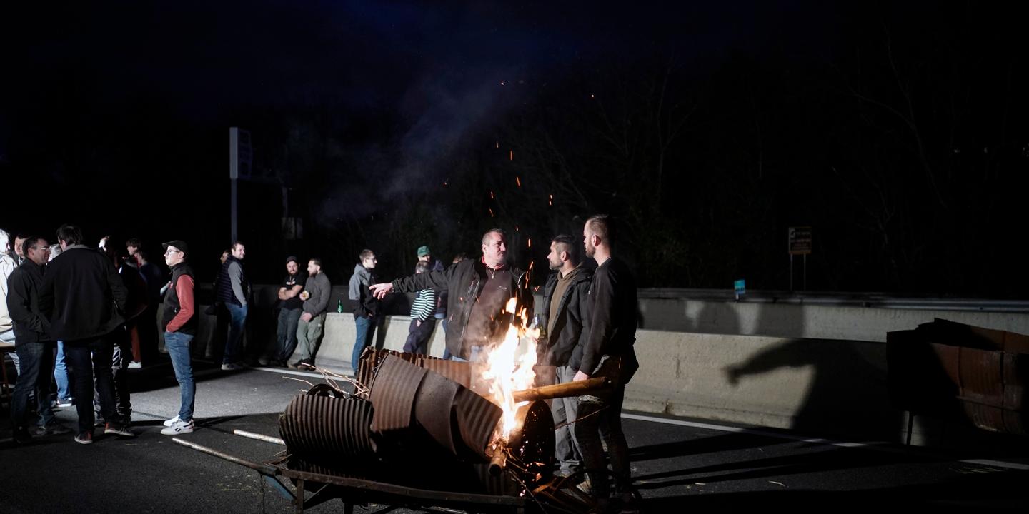 la FNSEA appelle le gouvernement à prendre en compte « l’intégralité » de ses demandes ; Gabriel Attal réunira plusieurs ministres à Matignon jeudi matin