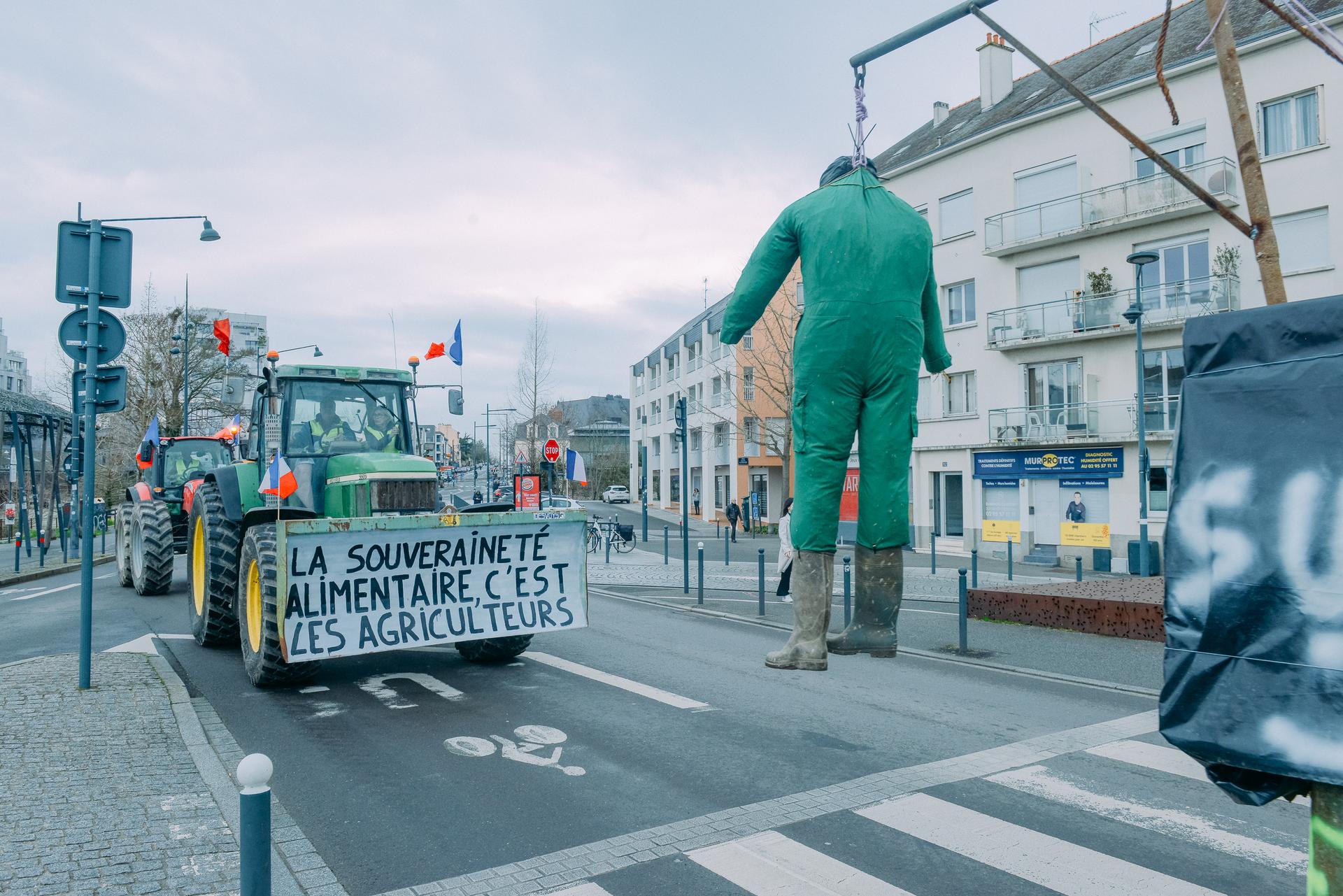 "Food sovereignty is farmers." Farmers demonstrate in downtown Rennes, January 25, 2024.
