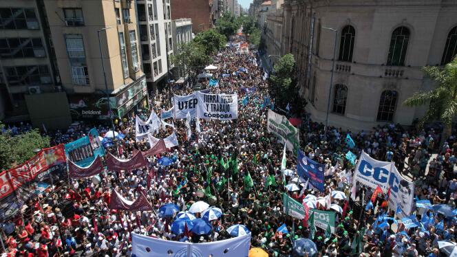 Manifestation lors d’une grève nationale contre le gouvernement de Javier Milei à Cordoba, en Argentine, le 24 janvier 2024. 
