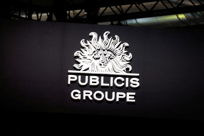Le logo du groupe Publicis dans son espace d’exposition, lors du Salon Viva Tech au Parc des expositions de la porte de Versailles, à Paris, le 15 juin 2022. 