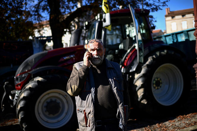 Serge Bousquet-Cassagne, le président de la chambre d’agriculture du Lot-et-Garonne, lors d’un rassemblement organisé par le syndicat agricole Coordination rurale à Agen (Lot-et-Garonne), le 8 novembre 2023. 