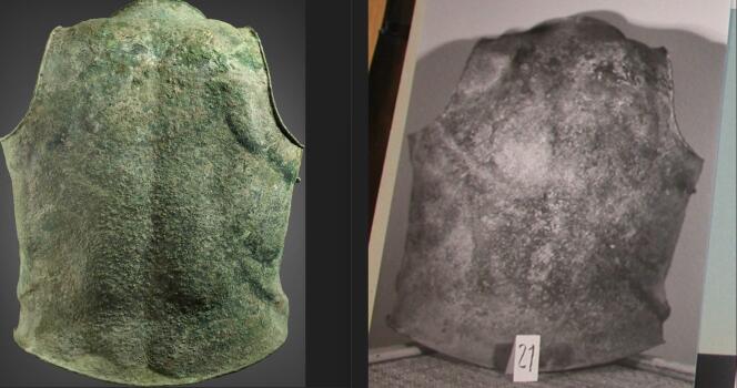 A gauche, la cuirasse en bronze romaine d’époque hellénistique (300 avant J.-C.) vendue chez Christie’s et, à droite, la même cuirasse (en équilibre sur un coin de table) dans une image extraite des archives de Gianfranco Becchina.
