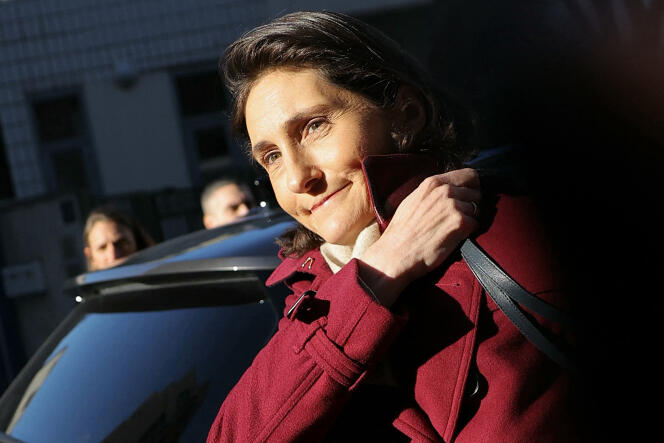 La ministre de l’éducation nationale, des sports et des Jeux olympiques, Amélie Oudéa-Castéra, arrive pour visiter l’école publique Littré à Paris, le 16 janvier 2024.