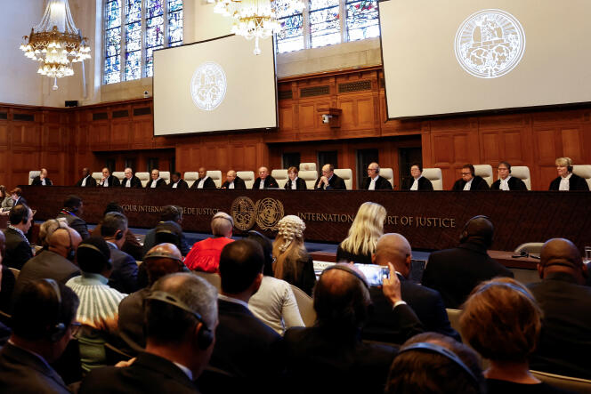  Les juges de la Cour internationale de justice (CIJ) à la lecture des mesures conservatoires en faveur du peuple palestinien, à La Haye (Pays-Bas), le 26 janvier 2024.