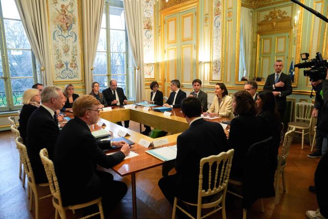 El gobierno Attal, durante el primer consejo de ministros tras la reorganización, en el Elíseo, en París, el 12 de enero de 2024. 