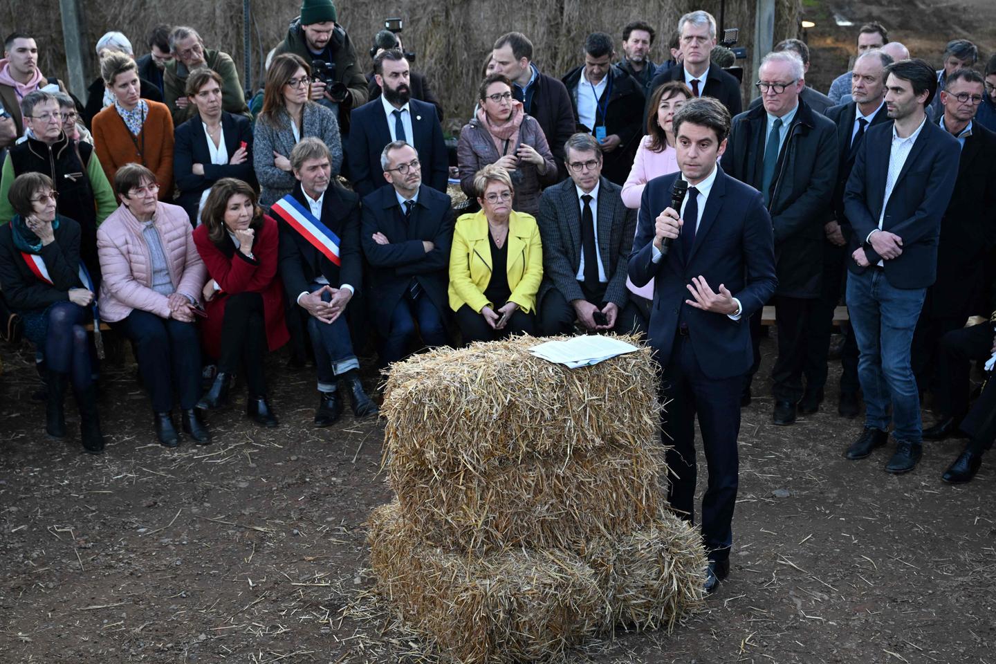 French PM offers protesting farmers key concession on diesel tax