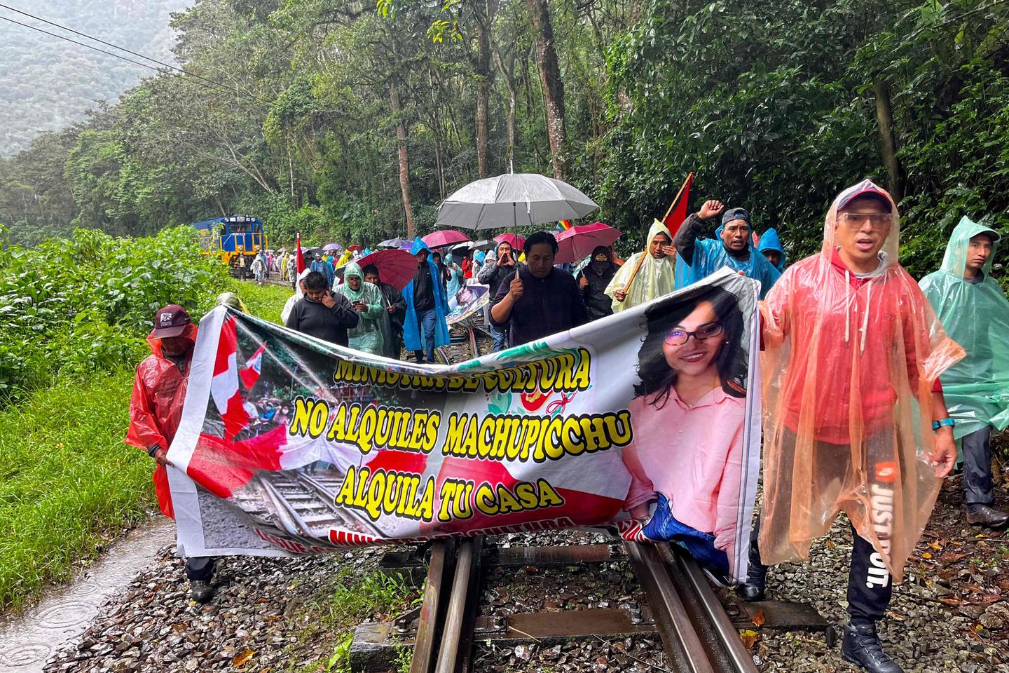 Machu Picchu protesters block tourist train tracks over privatizing ticket sales