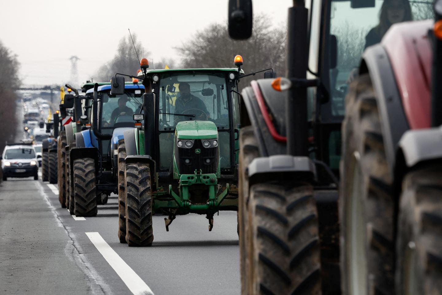 French farmer unions vow to put Paris under 'indefinite siege' in