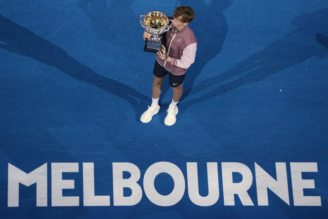 L’Italien Jannik Sinner, vainqueur de l’Open d’Australie face au Russe Daniil Medvedev, à Melbourne, le 28 janvier 2024. 