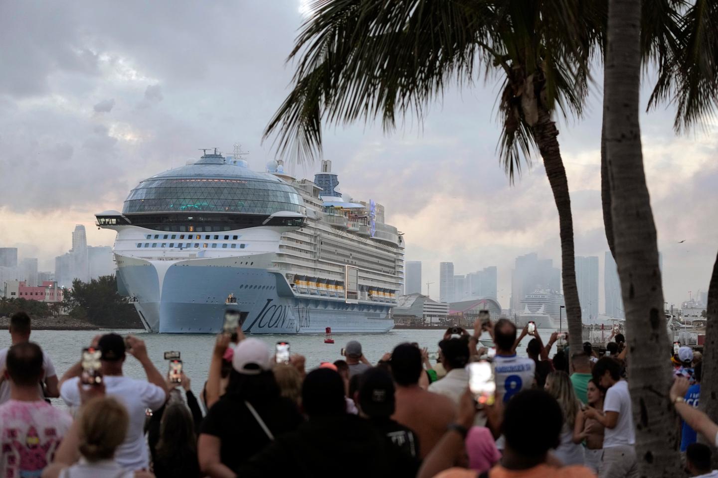 World's largest cruise ship sets sail from Miami