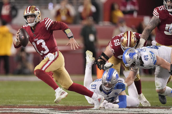 Le quarterback des 49ers, Brock Purdy, s’échappe avec le ballon, face aux Lions de Detroit, le 28 janvier 2024, à San Francisco.