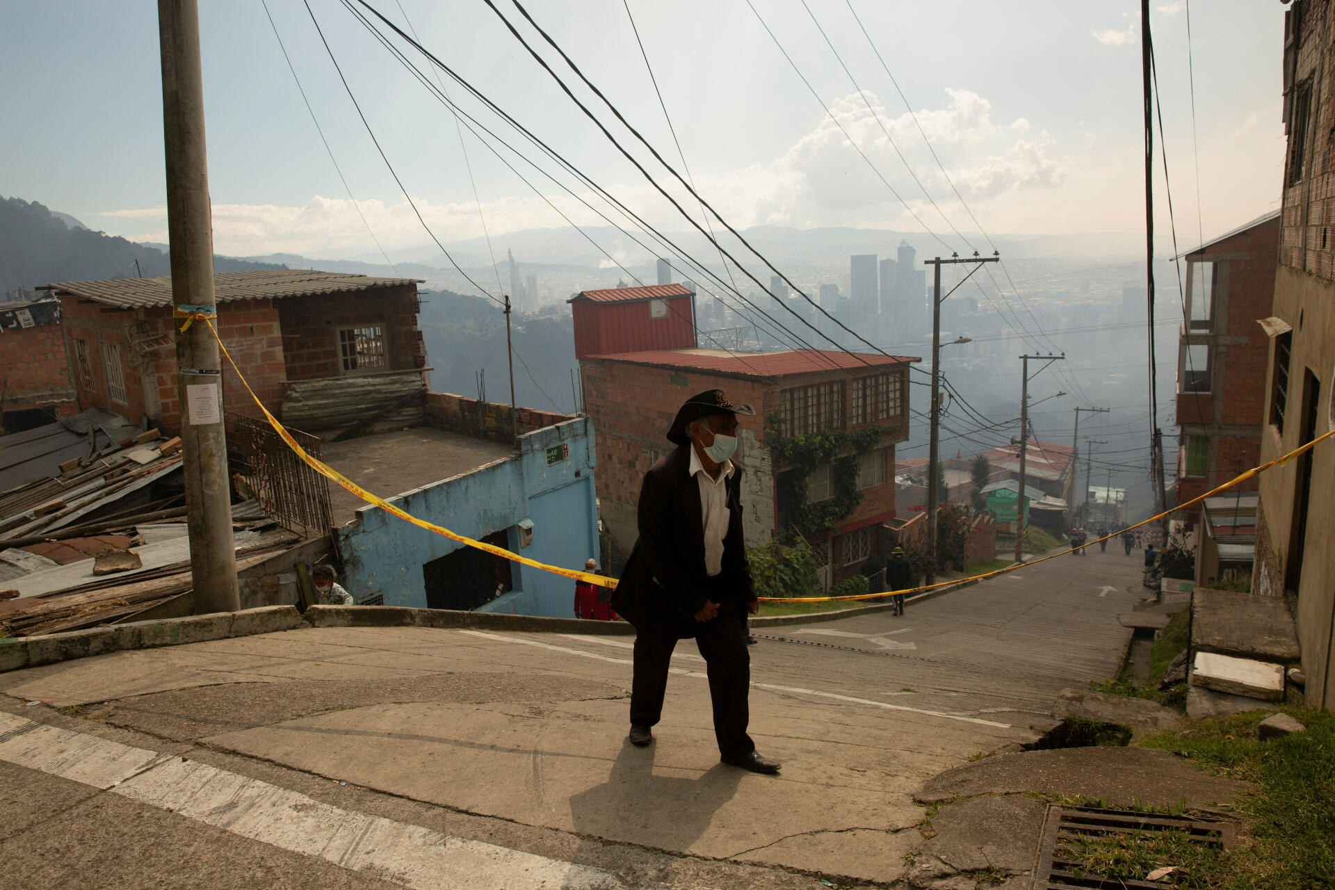 Les autorités de la capitale colombienne ont déclaré une urgence sur la qualité de l’air en raison des feux de forêt, et recommandé aux habitants de Bogota de porter des masques. Le 26 janvier 2024.