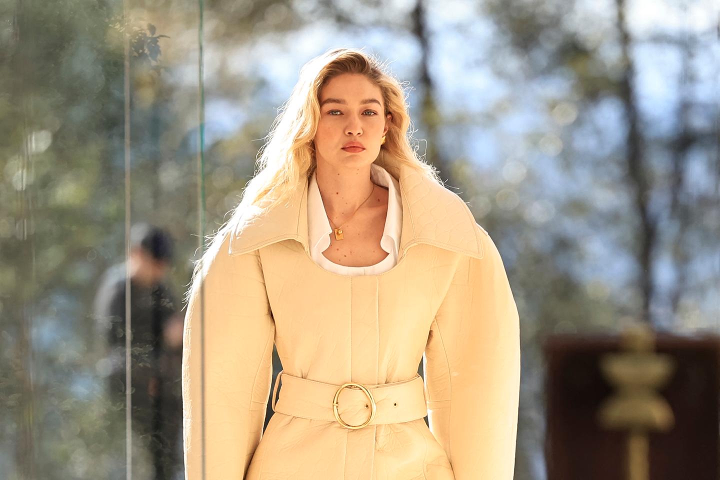 En Saint-Paul-de-Vence, el desfile escultórico de Jacquemus