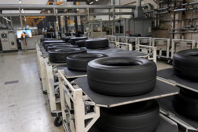 Des pneus dans une station de retraitement à l’usine Continental de Hanovre, en Allemagne, le 17 avril 2023. 