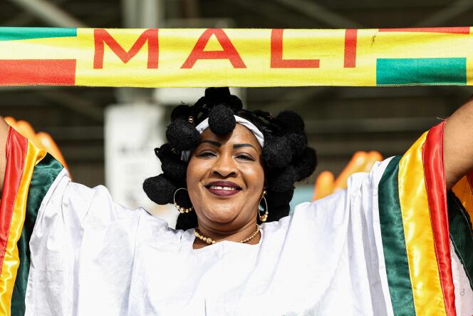 Une supportrice de l’équipe du Mali lors du huitième de finale de la Coupe d’AfFrique des nations opposant les Aigles aux Etalons burkinabés, à Korhogo, le 30 janvier 2024.