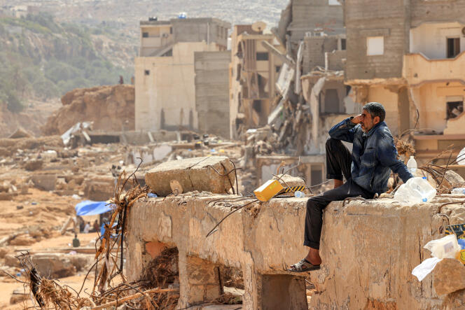 Des décombres d’immeubles détruits par la tempête Daniel dans la ville de Derna, dans l’est de la Libye, le 18 septembre 2023.