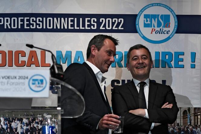 Le secrétaire général d’Alliance, Fabien Vanhemelryck, et le ministre de l’intérieur Gérald Darmanin, le 30 janvier, à Paris, à l’occasion des vœux des syndicats de policiers.