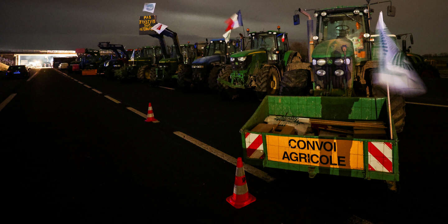 I blocchi sono continuati nell’Ile-de-France, in attesa degli annunci del governo previsti per martedì