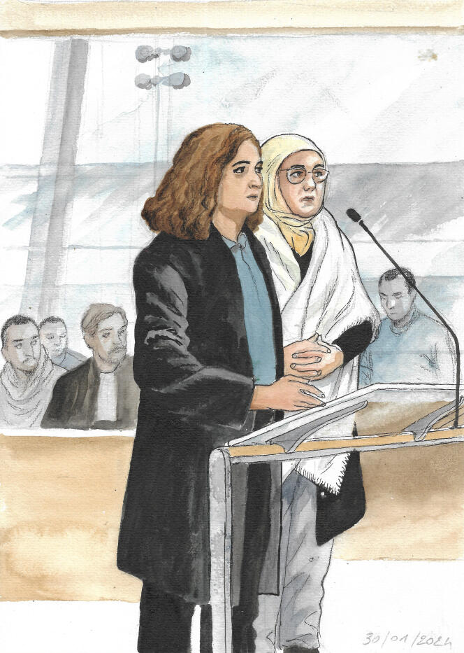 La mère du terroriste Radouane Lakdim (à droite) et son interprète, devant la cour d’assises spécicale de Paris, le 30 janvier 2024.