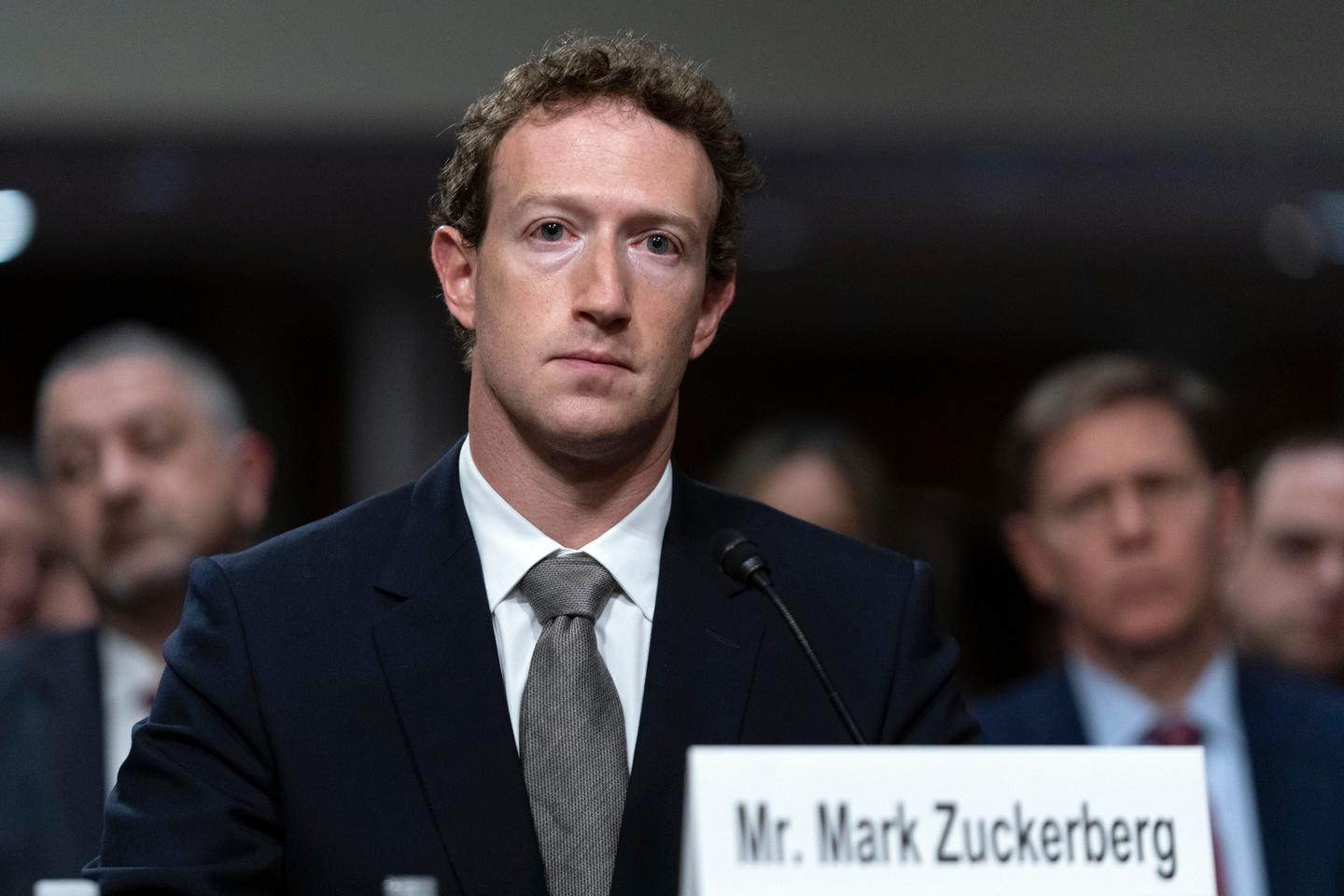 Zuckerberg apologizes in US Congress after tech grilling