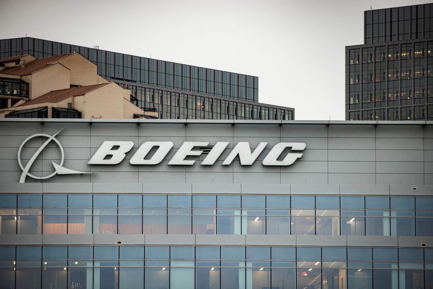 Boeing está un poco menos mal económicamente, pero sigue debilitado por los reveses del 737 MAX