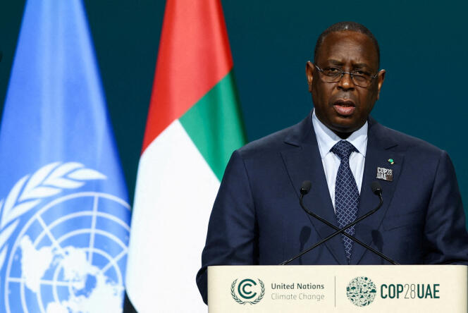 Prezydent Senegalu Macky Sall na scenie COP28 w Dubaju, Zjednoczone Emiraty Arabskie, 1 grudnia 2023 r.