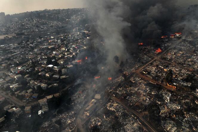 Vista aérea del incendio que afectó los cerros de la localidad de Viña del Mar, Chile, 3 de febrero de 2024.