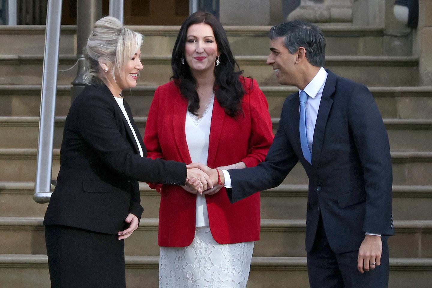 UK and Irish leaders visit Northern Ireland as power sharing resumes