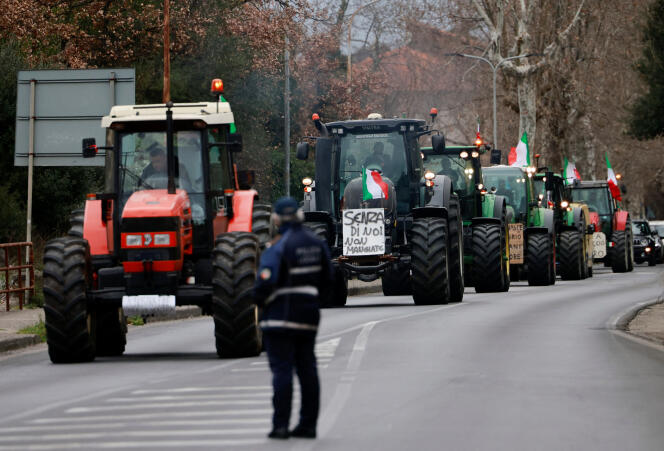 Plusieurs dizaines d’agriculteurs convergent vers Rome pour tenter de faire entendre leurs revendications, lundi 5 février 2024. 