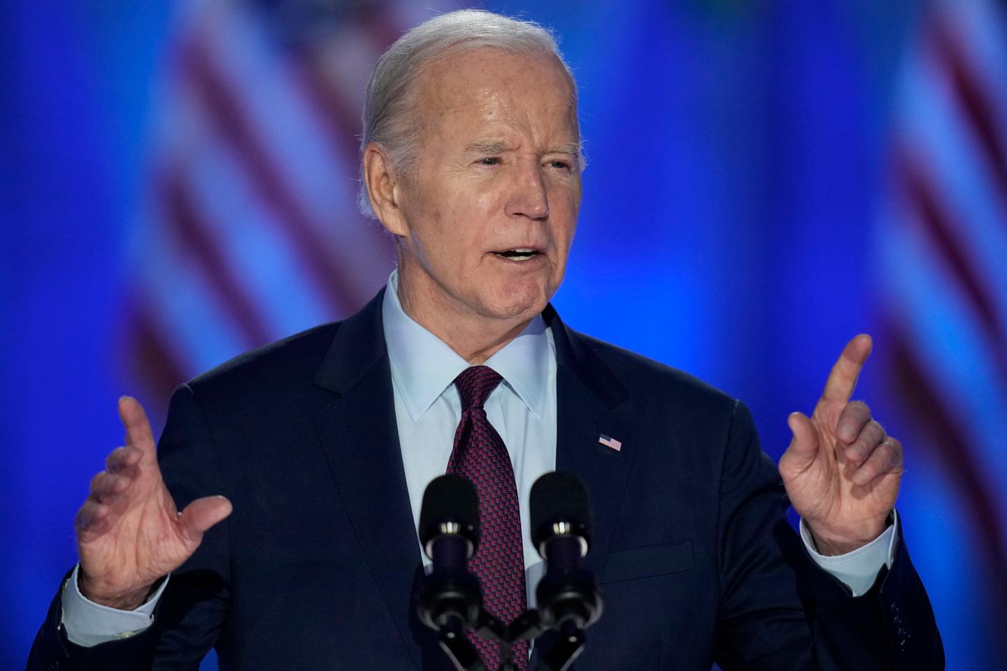 Biden confuses Macron with dead French president Mitterrand