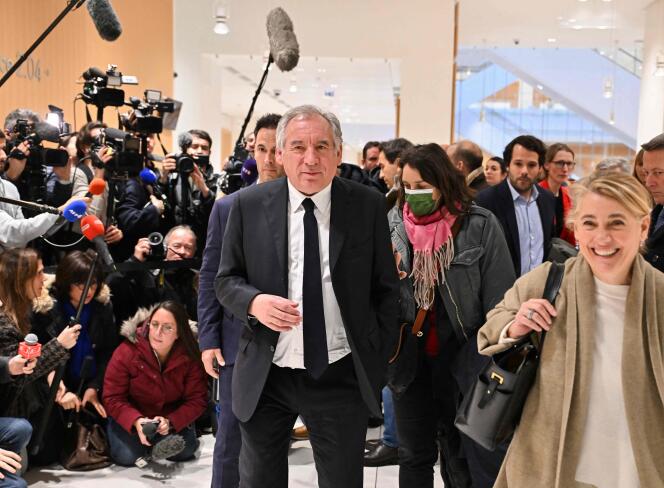 François Bayrou quitte le tribunal de Paris, le 5 février 2024.