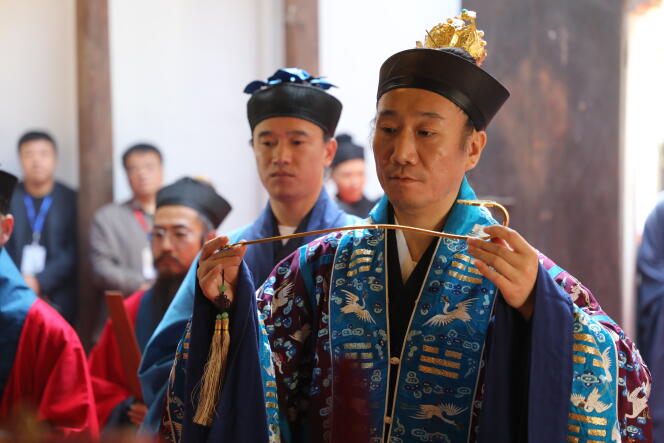 Intronisation du maître taoïste Li Chenggong, dans le temple de la déesse des fleurs (Huashengong), dans la province du Jiangsu, en Chine, en mai 2023. Patrice Fava