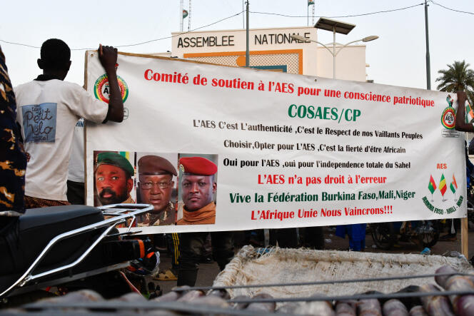 Des partisans de l’Alliance des Etats du Sahel (AES) à Niamey, le 28 janvier 2024.