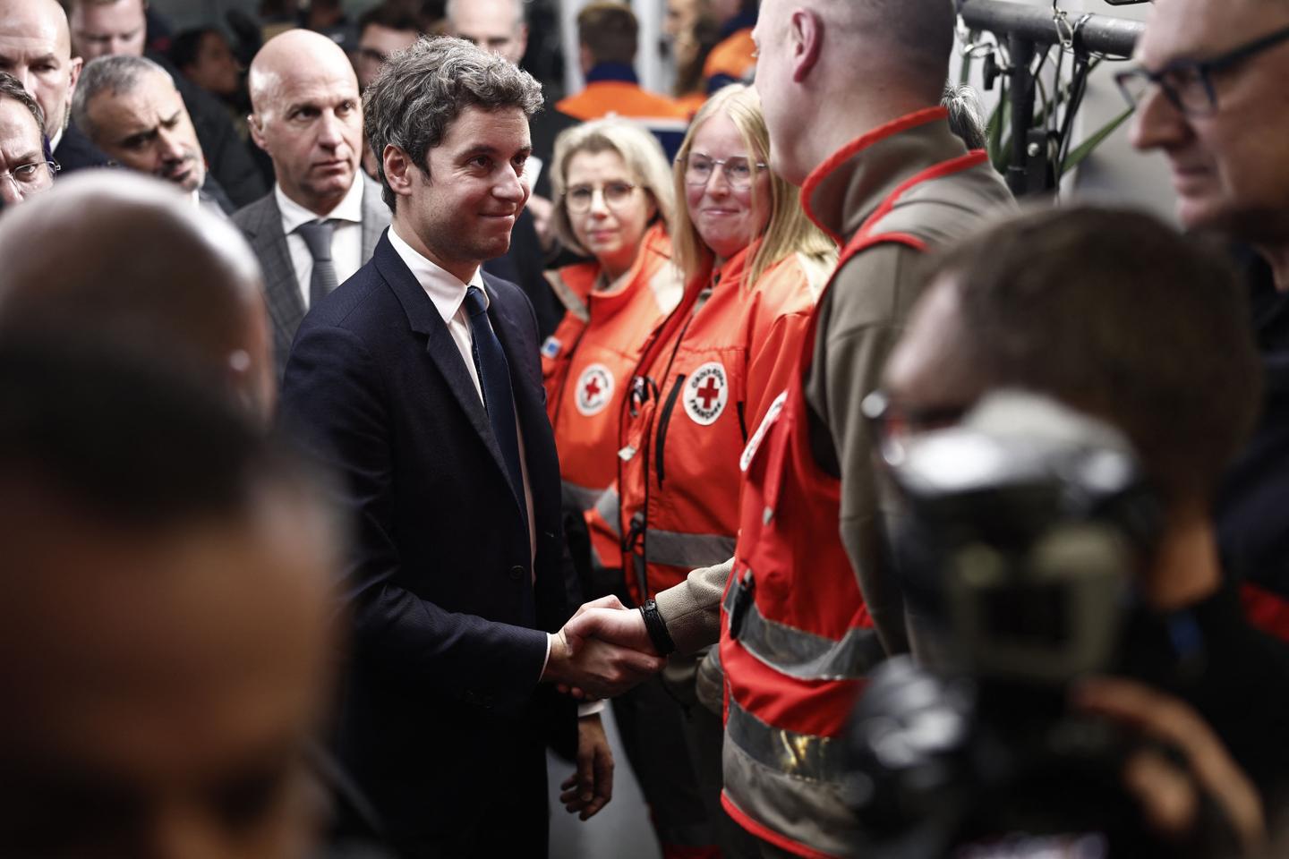 Dans le pas-de-calais, gabriel attal au chevet des victimes des inondations : « est-ce que tout a été réglé ? Non »