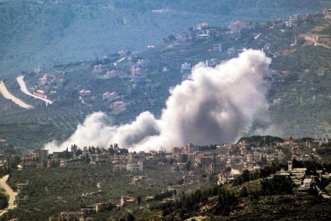 Un bombardement israélien sur le village de Kfarkila dans le sud du Liban, près de la frontière avec Israël, le 8 février 2024. 