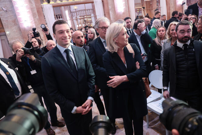 Jordan Bardella et Marine Le Pen, lors de leurs vœux à la presse, à Paris, le 15 janvier 2024. 