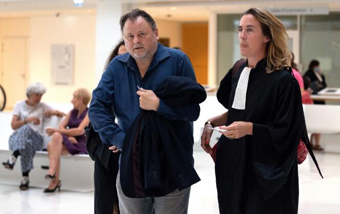 El director francés Christophe Ruggia, acompañado de su abogada Fanny Colin en el juzgado, el 29 de junio de 2023. 