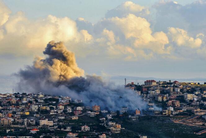 Frappe aérienne israélienne sur le village de Khiam (sud du Liban, près de la frontière avec Israël), le 9 février 2024, dans un contexte de tensions transfrontalières.