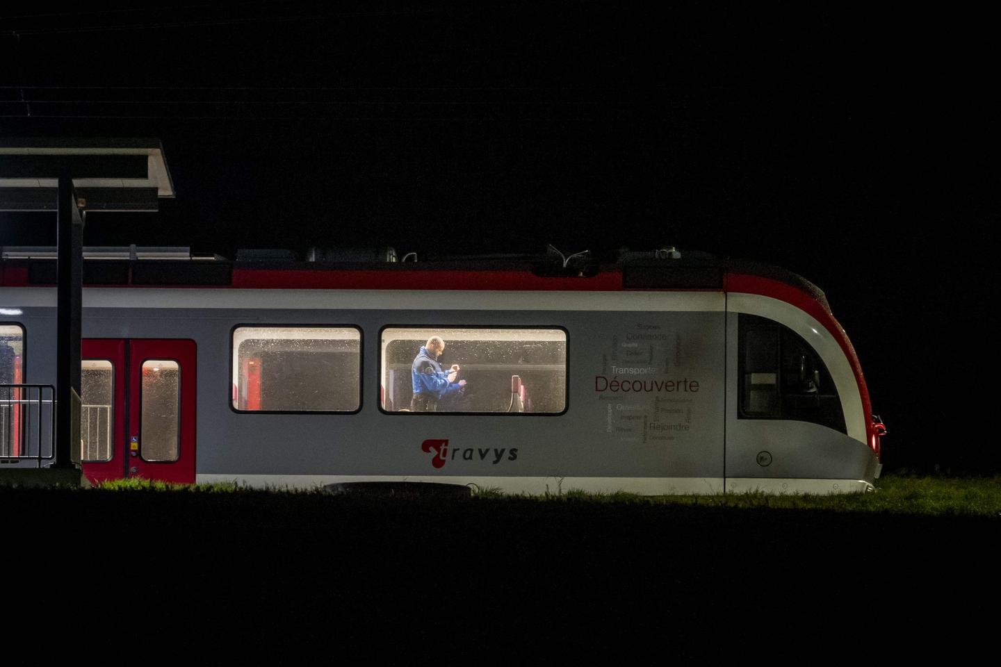 Swiss train hostage crisis ends with suspect killed and hostages freed