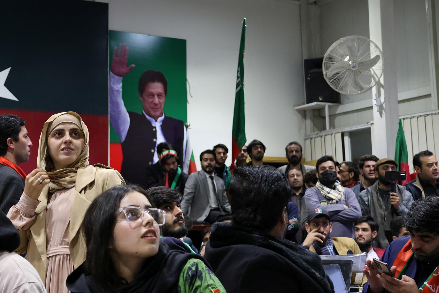 Pakistan: Despite victory, jailed ex-leader Khan won't be able to form a government