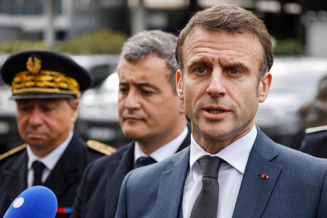 Le président français, Emmanuel Macron, s’adresse à la presse après une visite du commissariat de police de Bordeaux, le 9 février 2024.