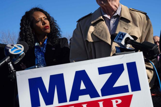 Mazi Melesa Pilip, en campagne devant le centre pour migrants de Creedmoor, à New York, le 7 février 2024.
