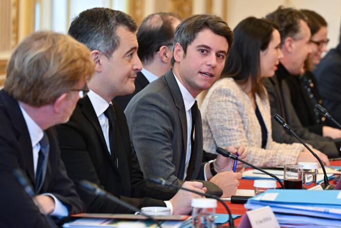 Gabriel Attal lors d’un « séminaire de travail » avec ses ministres, à l’hôtel Matignon, à Paris, le 10 février 2024.