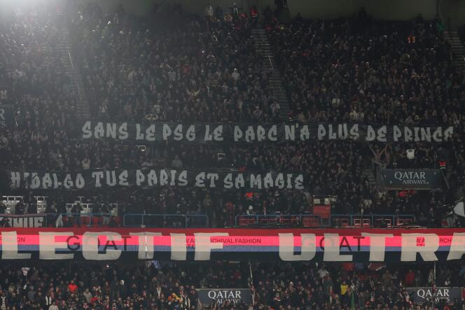 Des banderoles déployées dans les tribunes du Parc des Princes, à Paris, le 10 février 2024.
