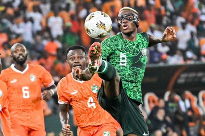 Nigeria's Victor Osimhen (R) controls the ball during the Africa Cup of Nations (AFCON) 2024 final at Alassane Ouattara Olympic Stadium in Ebimpe, Abidjan on February 11, 2024. 