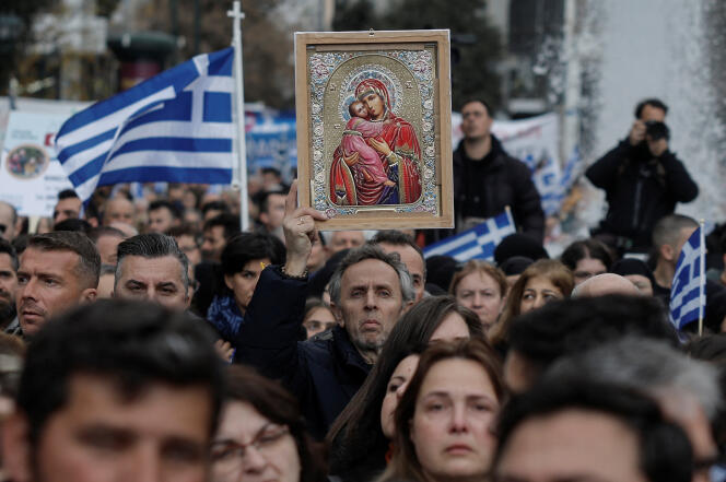 Un rassemblement pour protester contre un projet de loi autorisant le mariage homosexuel, avant le vote au parlement à Athènes, en Grèce, le 11 février 2024. 