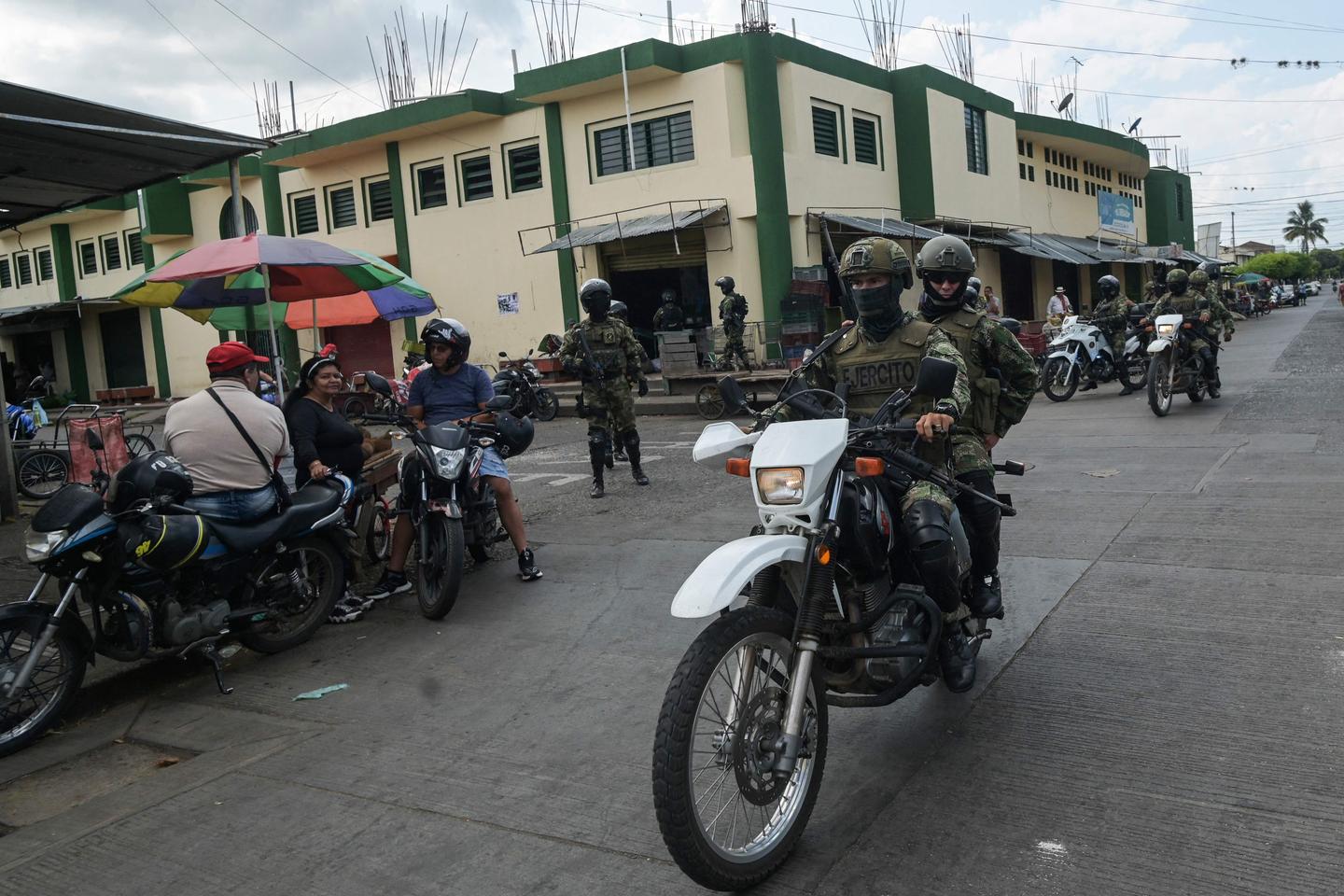Colombia rebels move back toward ceasefire with government