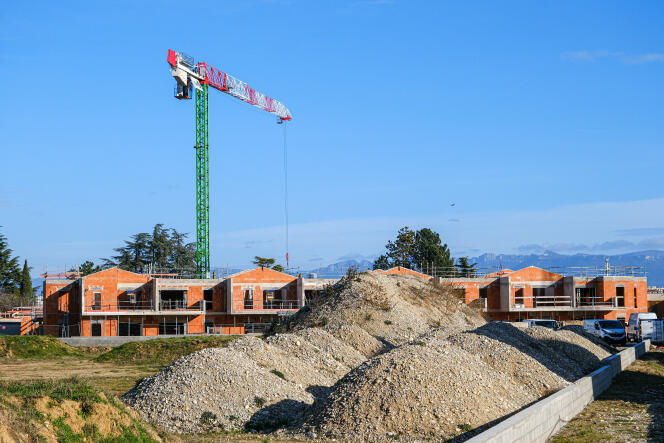 Un chantier de construction de maisons individuelles dans un lotissement de Guilherand-Granges (Ardèche), le 23 janvier 2024. 