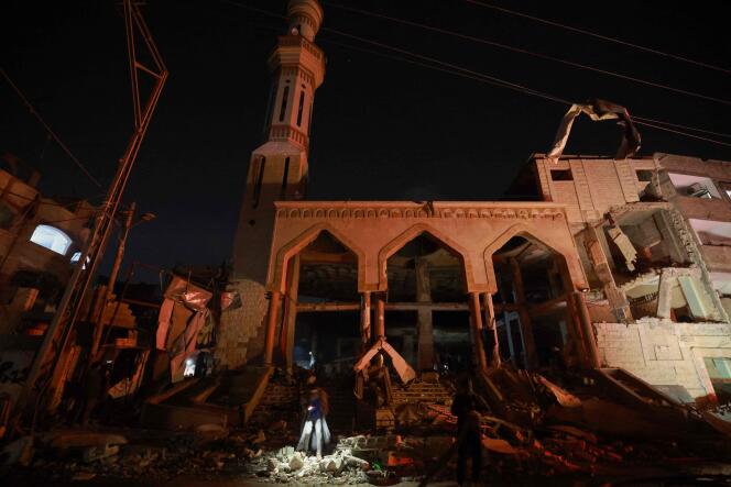 Une mosquée détruite par une frappe aérienne israélienne, à Rafah, dans le sud de la bande de Gaza, le 12 février 2024.